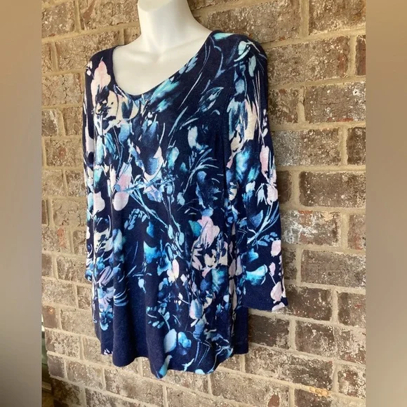 Chico’s sweater Floral Print Women's - Blue and Pink Chicos size 1 US 8 - Picture 3 of 10